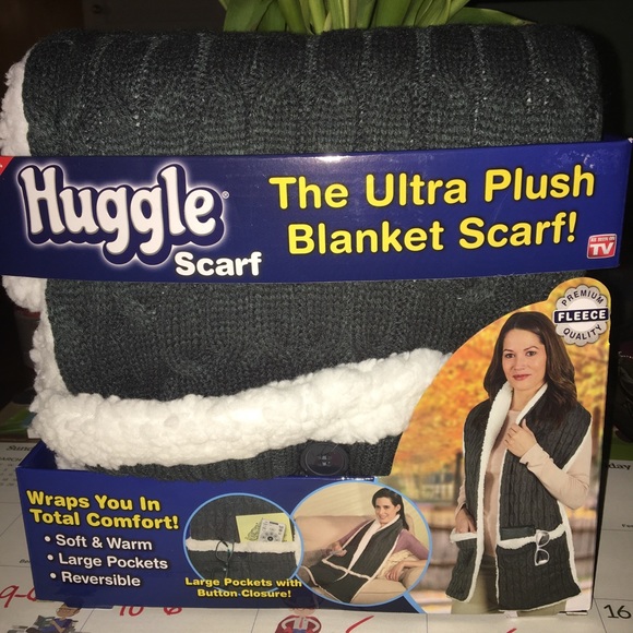 Huggle Scarf 🧣 - Picture 3 of 5